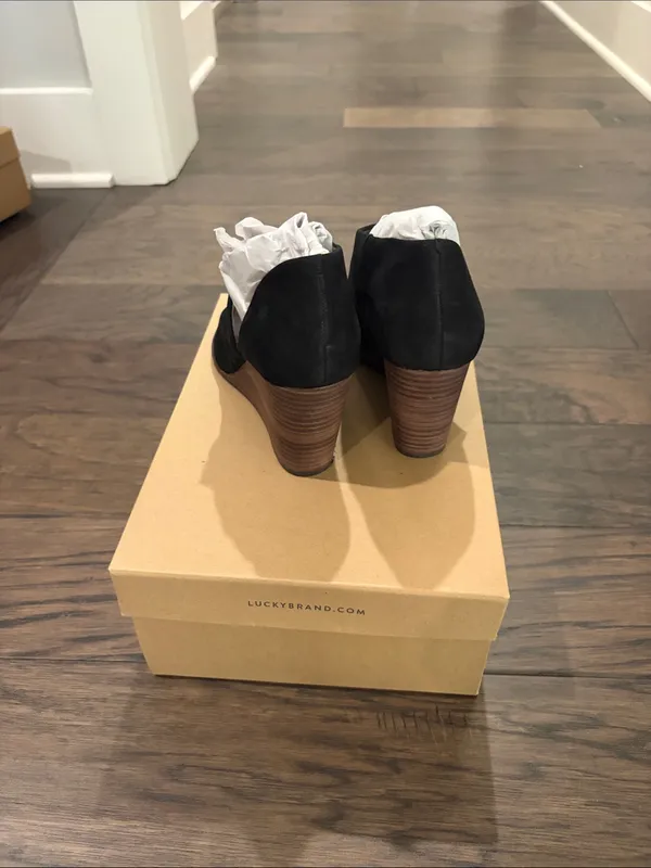 New In Box Lucky Brand Jaxy Open Toe Wedge Sz 7.5 - Image 10