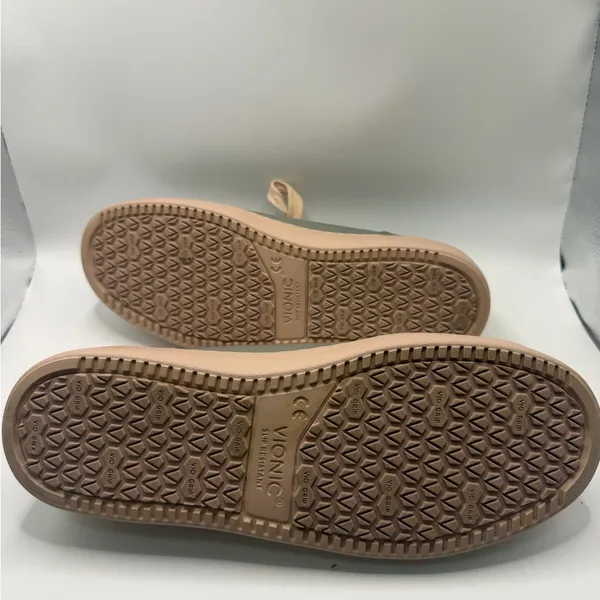 Vionic Gray and Beige Leather Sneakers - Image 9