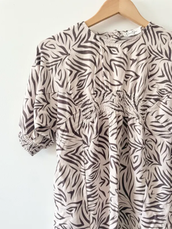 Jessica Simpson Women Short Sleeve Animal Print Blouse (Med) O216 - Image 3