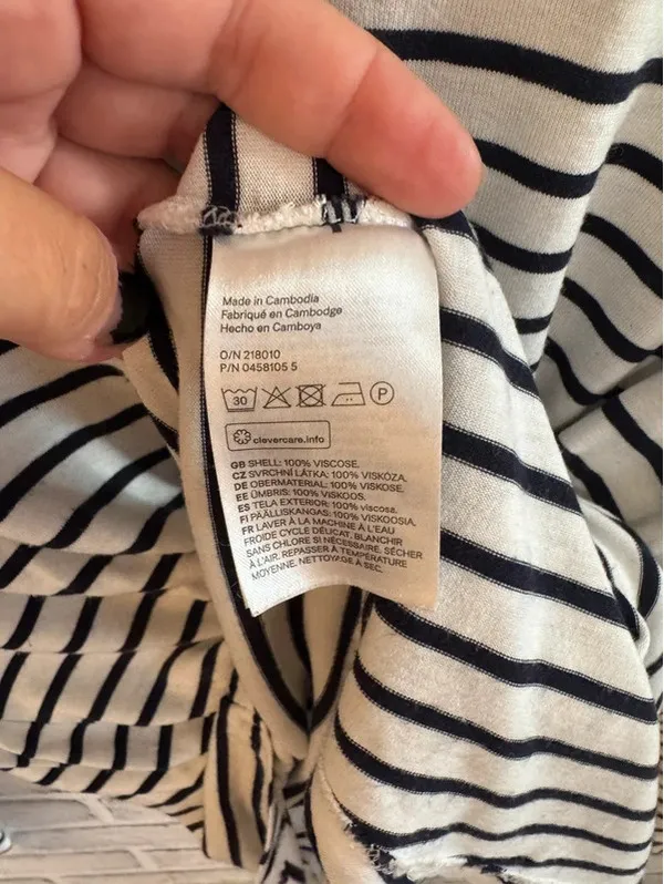 Women’s H&M black and white stripe long sleeve shirt Medium - Image 4