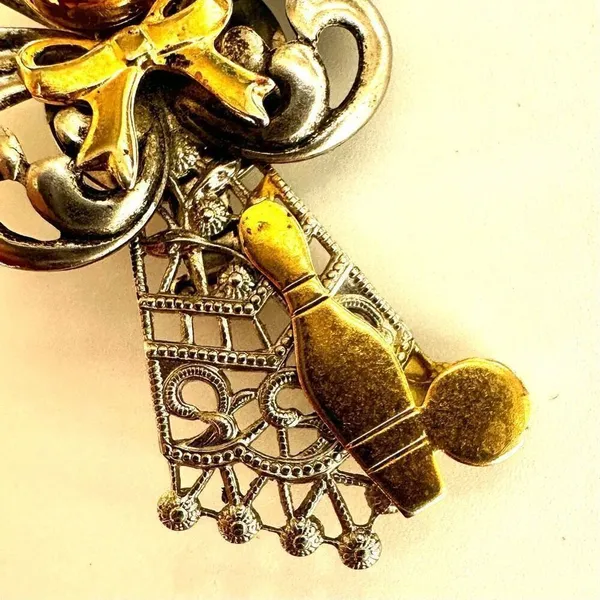 Vintage angel bowling silver and gold tone brooch - Image 6