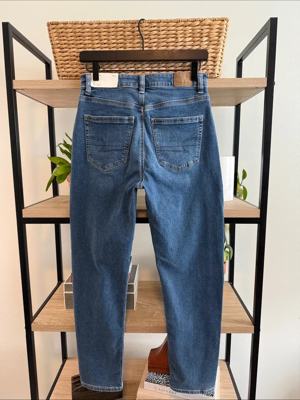 NWT American Eagle Outfitters High Rise Mom Jeans, 27 / 4 - Image 6