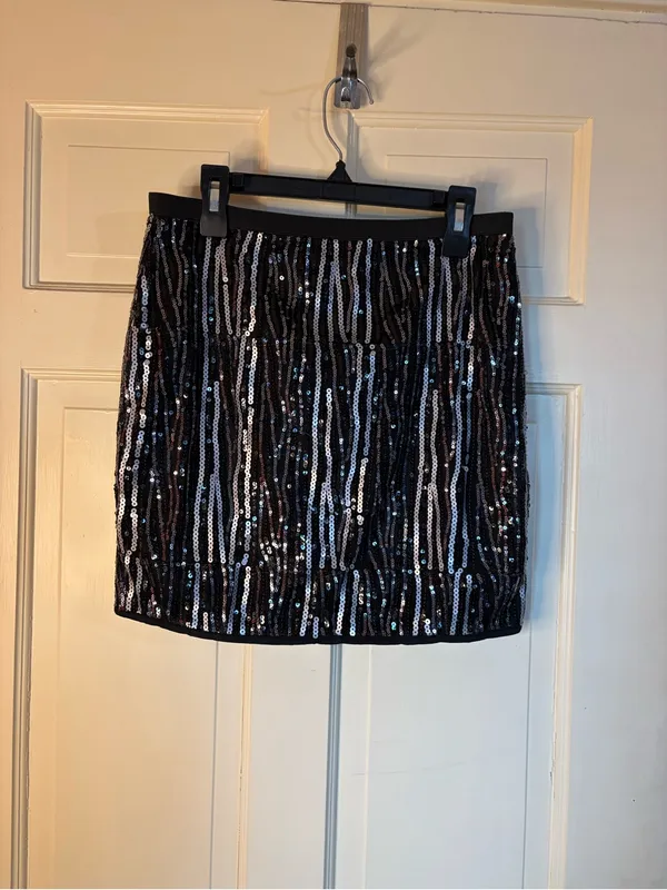 Women’s Black/Silver Sequin Mini Skirt Party Cocktail Sparkly-Size Small New - Image 10