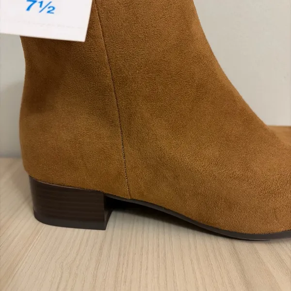 Time and Tru New! Brown Suede Ankle Boots size 7.5 - Image 3