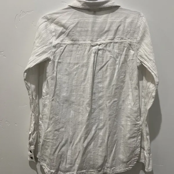 BKE by Buckle White Textured Button-Up Blouse Size S 100% cotton Rounded Hemline - Image 9