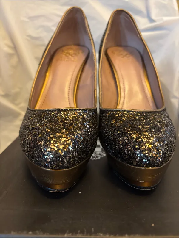 Vince Camuto Black and Gold Glitter Platform Pumps - Image 2