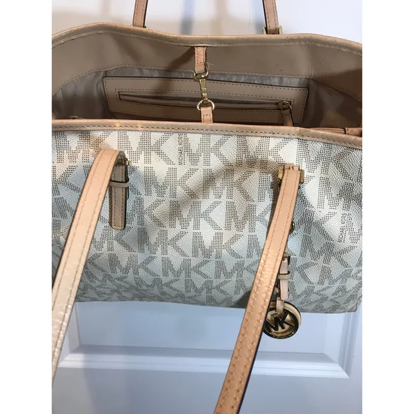Michael Kors Jet Set Travel Large Signature Tote - Image 5
