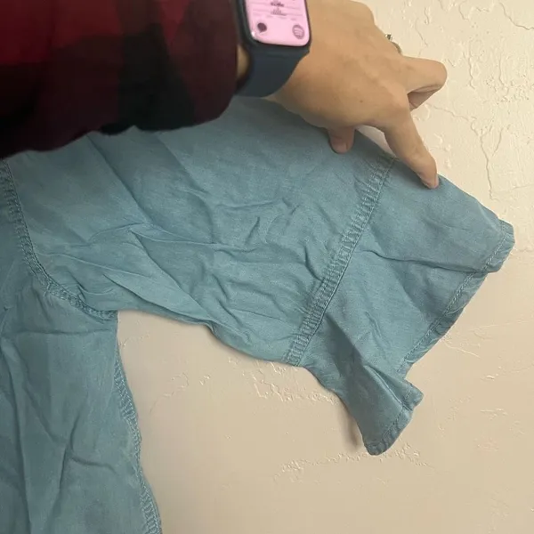NWTs Denim Pearl Snap Crop - Image 3