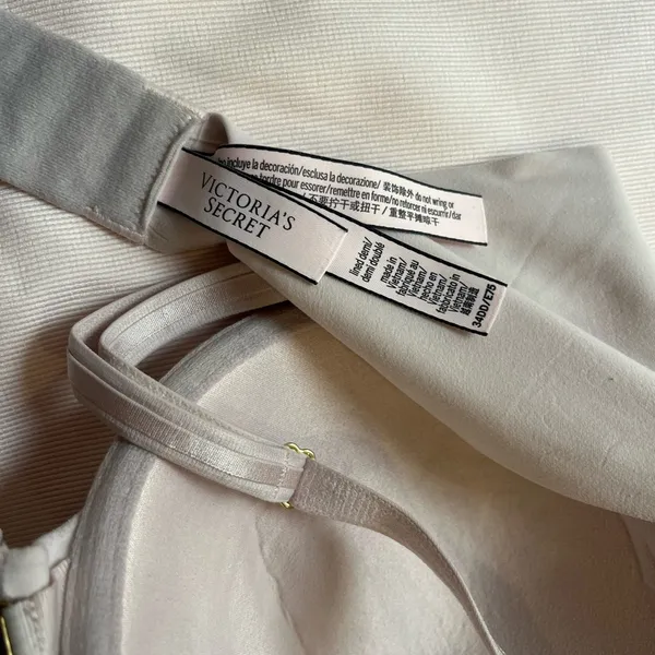 Victoria's Secret Cream T-Shirt Bra with Molded Cups - Image 9