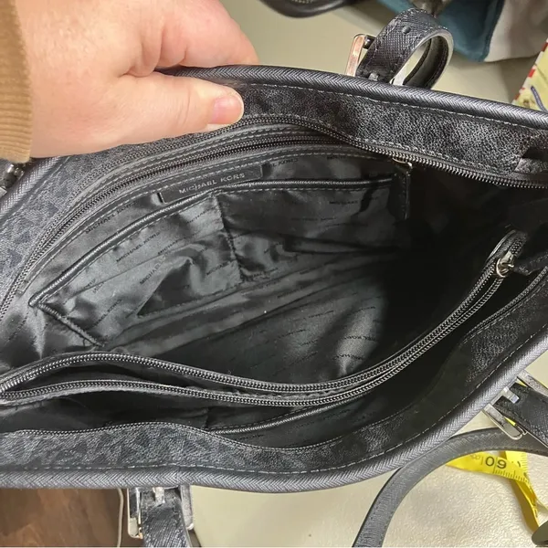 Michael Kors‎ medium size shoulder bag black gray - Image 6