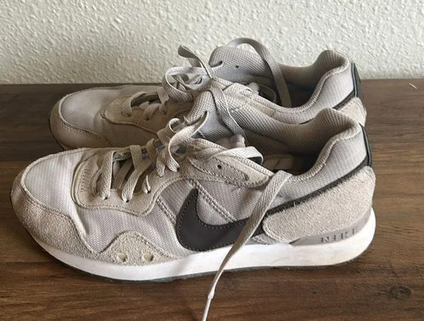 Nike Venture Runner Women’s Size 7 Grey & Brown - Image 3