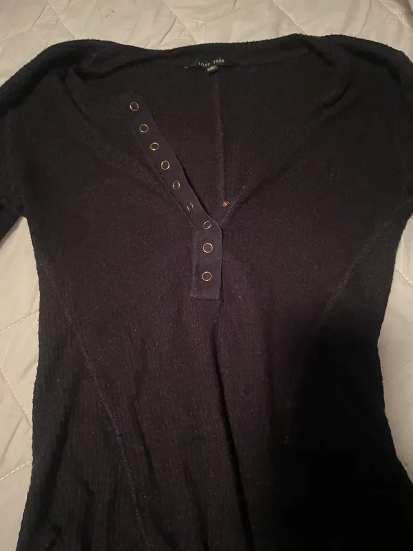 Size Small Long Sleeve Tee Black - Image 2