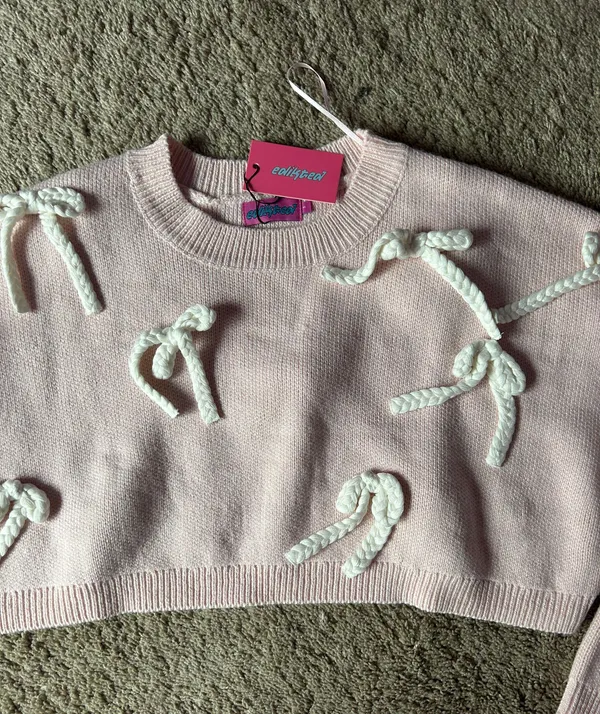 Cropped Pink Sweater - Image 4