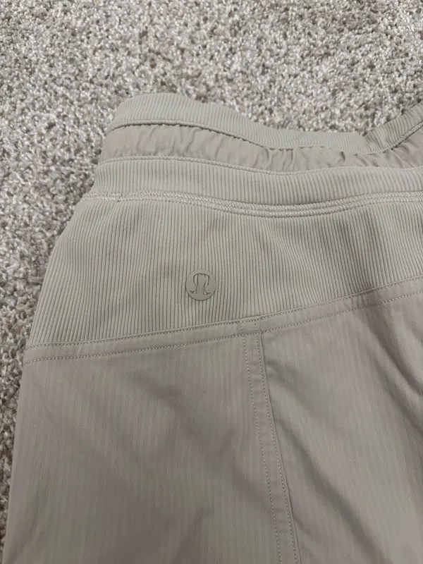 Lululemon Dance Studio High-Rise Shorts 3.5" (Size 6) - Image 8