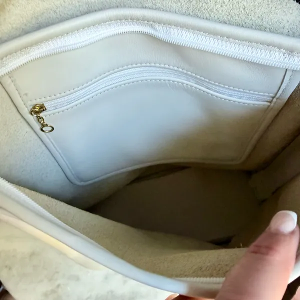 Vintage Unbranded Cream/White Leather Flap Crossbody Bag-Excellent Interior - Image 14