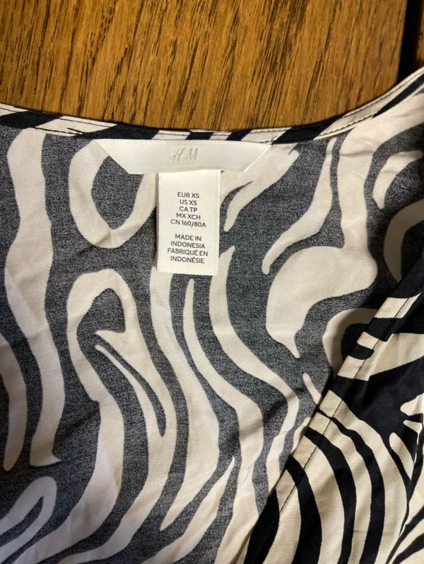 Y2K Black‎ and White Swirl Blouse - Image 7