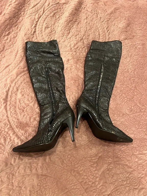 Pointed Toe High Heel Knee Boots in Black Snakeskin - Image 2