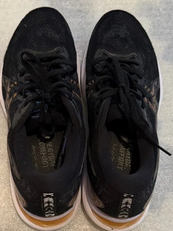 Oasis Women's Black Athletic Sneakers with Gold Accents - Image 4