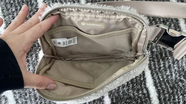 Lululemon Bag Everywhere Belt Fleece - Image 4