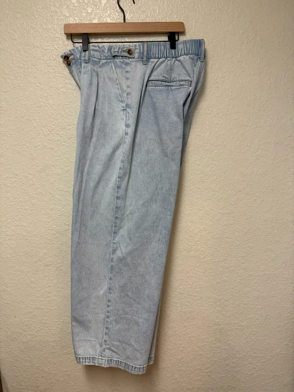 AMERICAN EAGLE Wide Leg Light Wash Jeans - Image 8