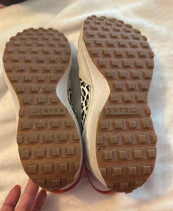 Nike Waffle Women’s Sneakers - Image 3