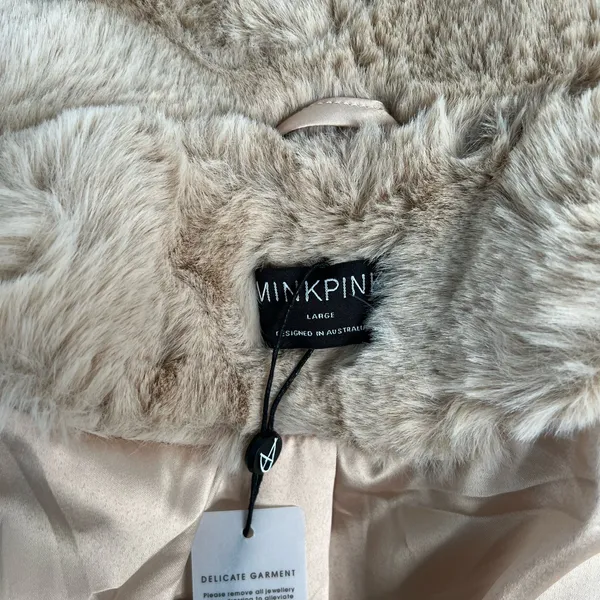 MinkPink Faux Fur Anya‎ Jacket Coat L Tan Fuzzy Plush Cozy Mobwife Party Retro - Image 7