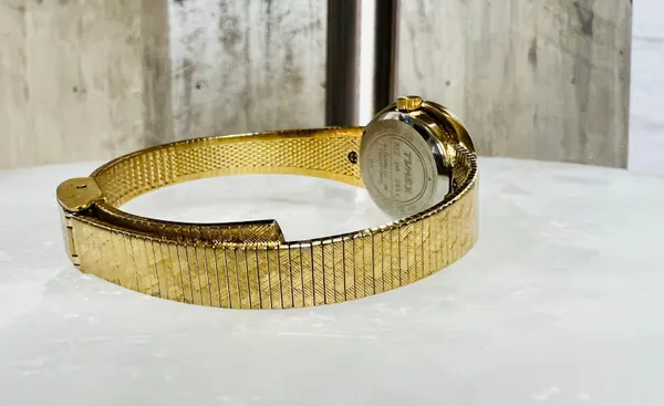 Timex Dainty Vintage Gold  Watch - Image 7