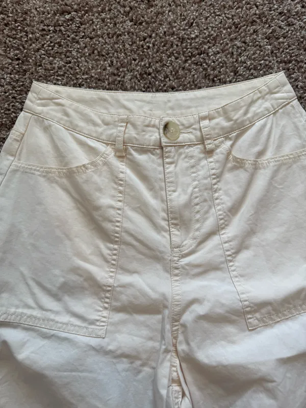 Le lis High-Waisted Cream Linen Khaki Pant - Image 3