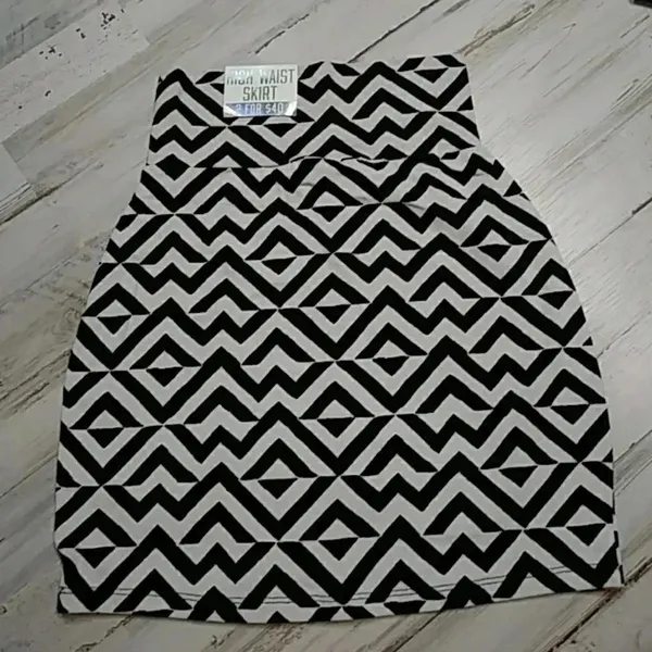 VS Pink High Waisted Chevron Skirt XS Stripe NWT v6x - Image 2