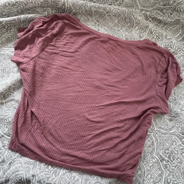 Bozzolo Mauve Ribbed V-Neck Crop Top - Image 2