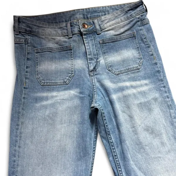 H&M Women’s Mid-Rise 70s Style Retro Casual Faded Wash Flared Denim Jeans — 29 - Image 4