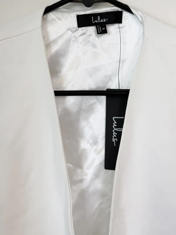 Lulus NWT Voguish Charm White Split Sleeve Blazer Cape - Size: Medium *flaw - Image 3