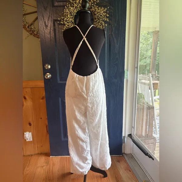 Lulu's Textured White Jumpsuit size M - Image 4