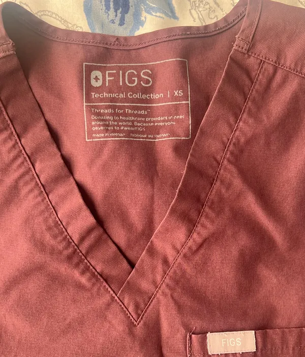 Figs FREEx Catarina one pocket scrub top Dark fig - Image 3