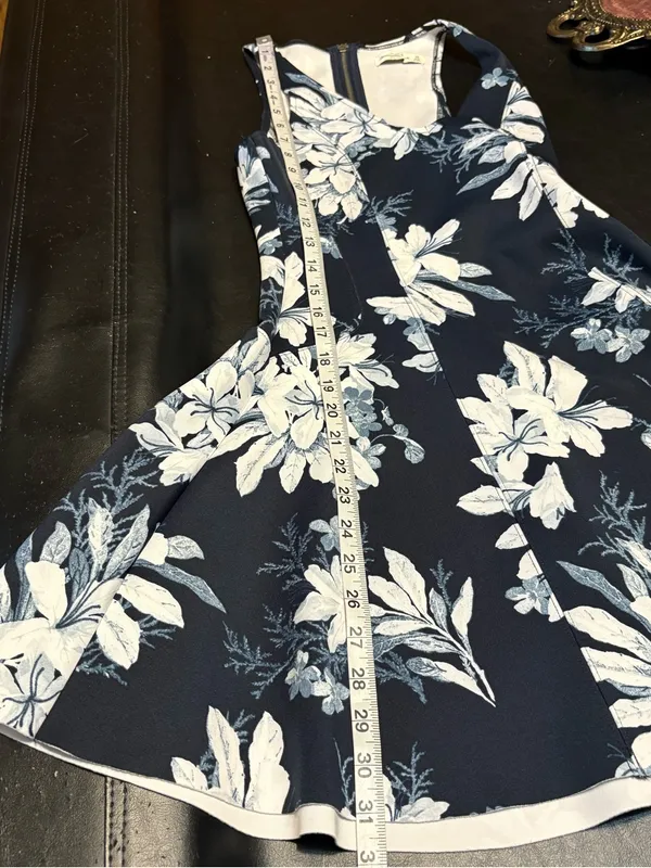 Abercrombie & Fitch Navy and White Floral Mini Dress size XS - Image 13