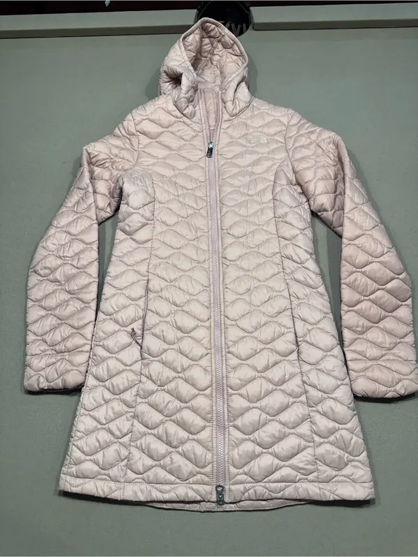 The North Face Women's ThermoBall Eco Hooded Parka - Blush Pink - Image 2