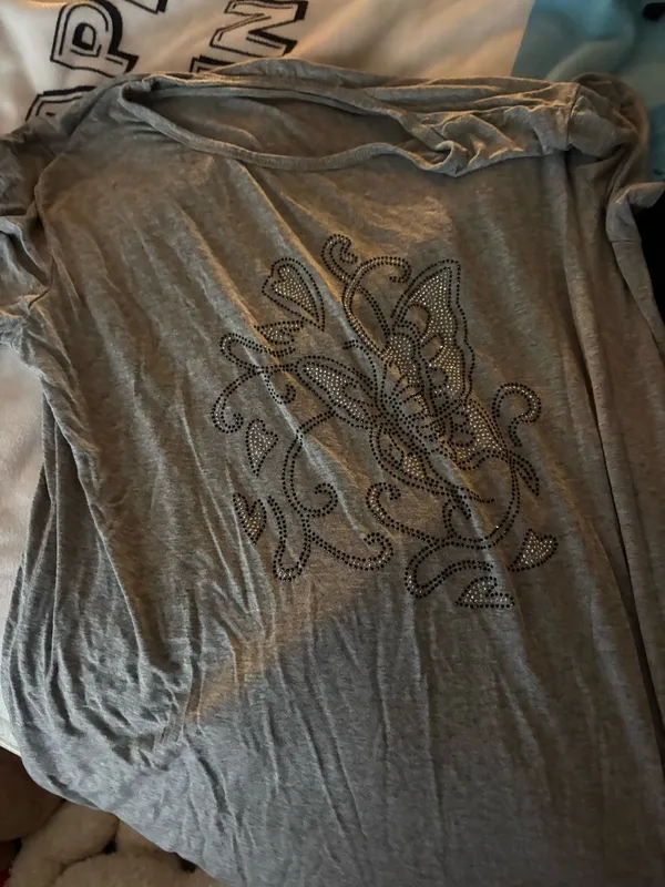 Butterfly studded top gray - Image 2