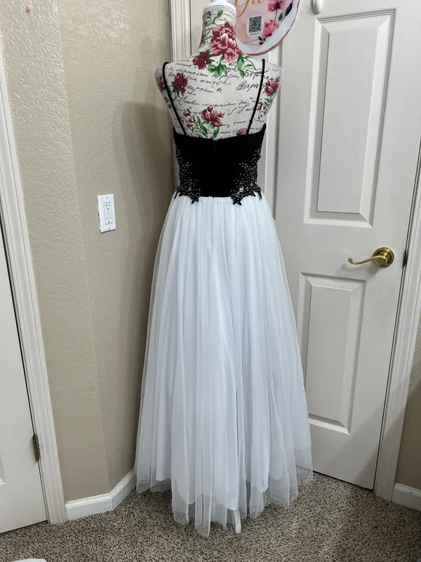 Blondie Nites Black and White Spaghetti Strap Prom Gown size 7 Junior - Image 4