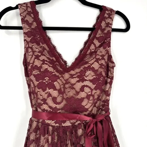 Windsor Lace Cocktail Dress Womens S Burgundy Floral Satin Tie‎ Homecoming NWT - Image 4