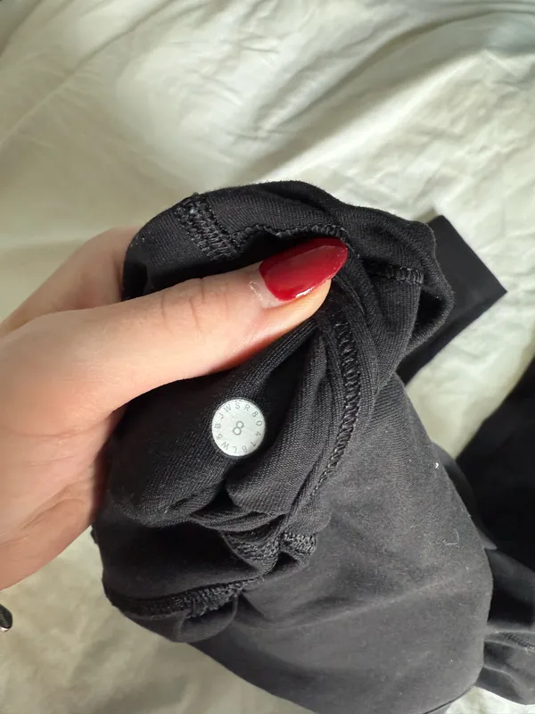 Black Lululemon wonder under high-rise leggings - Image 3