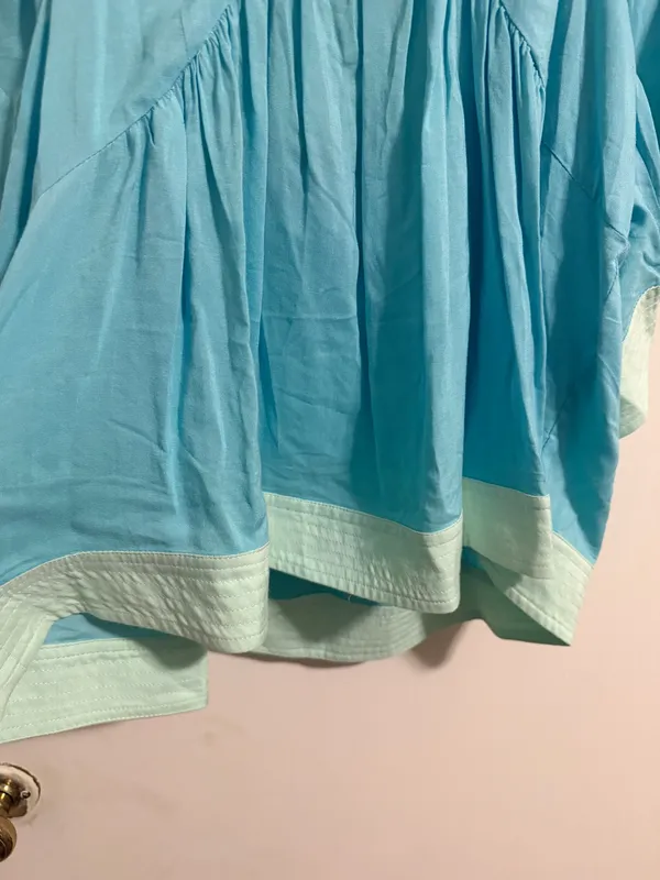 Light Blue V - Image 7