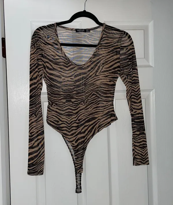 zebra print mesh v neck bodysuit - Image 2