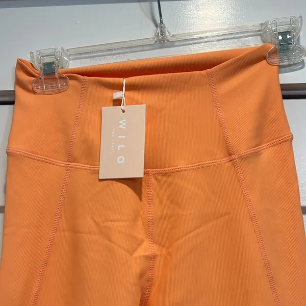 Wilo Melbourne-Australia peach colored leggings size small. NWOT! - Image 3