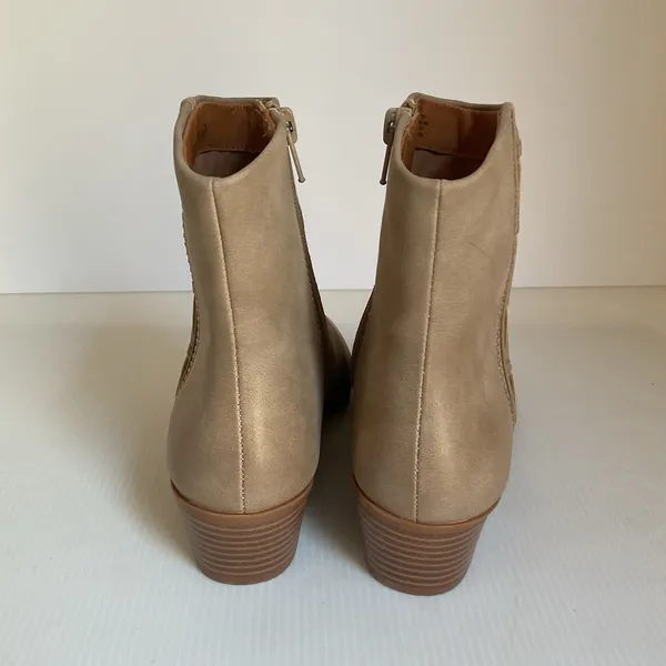 Lucky Brand Ankle Boots 6.5M Tan Faux Leather Western Booties Zip Side Stitching - Image 6