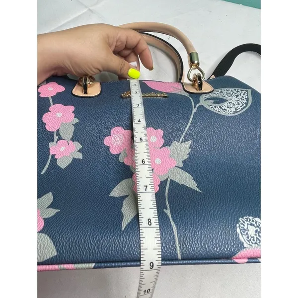 Chic Floral Satchel with Gold Accents‎ - Image 6