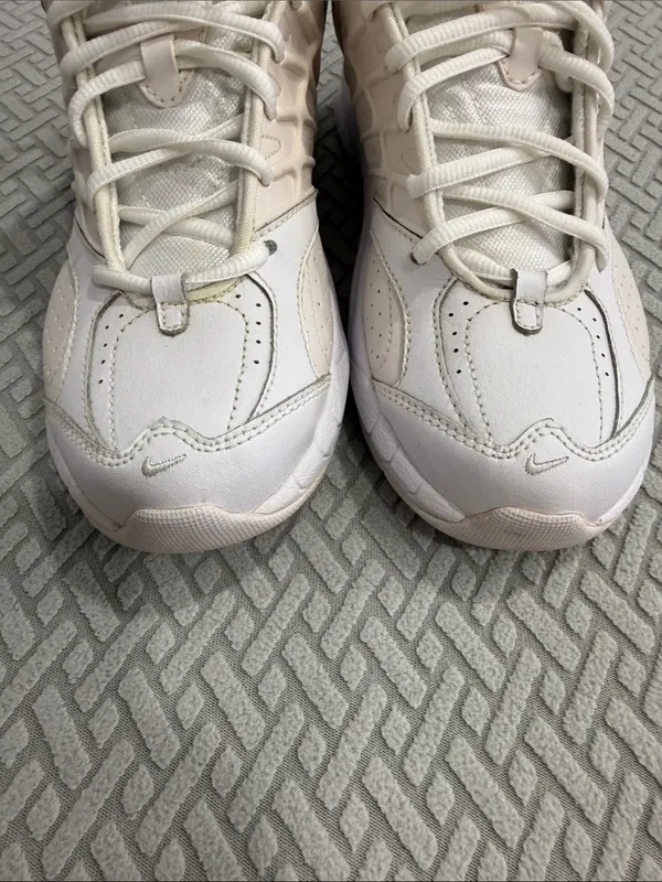 NIKE T-Lite V 315345 White Retro Y2K Lifestyle Shoes Mens 10 EUC Fast Ship - Image 3