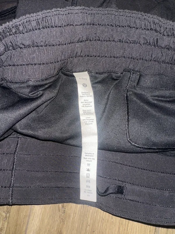 Lululemon Hotty Hot Shorts Black 2.5" High-Rise - Image 3
