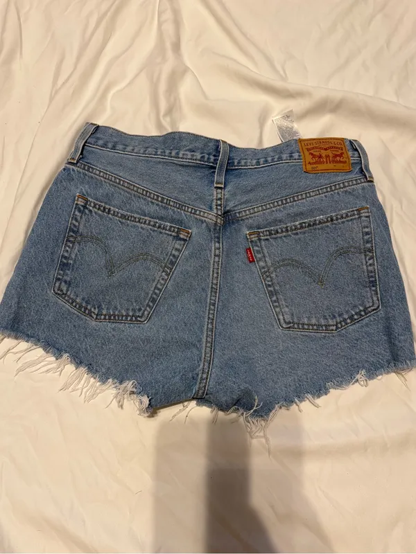 Levi’s Original 501 Shorts in Medium Wash - Image 2