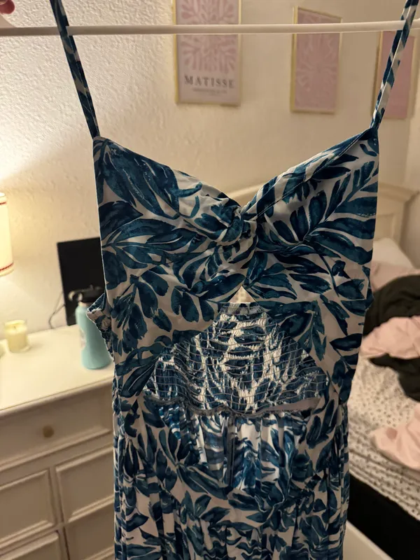 Long Blue And White Dress Size M - Image 2