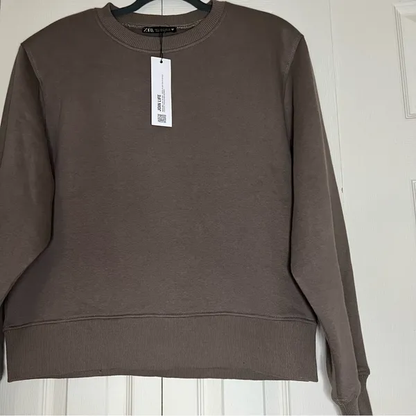 Zara sweatshirt size small - Image 3